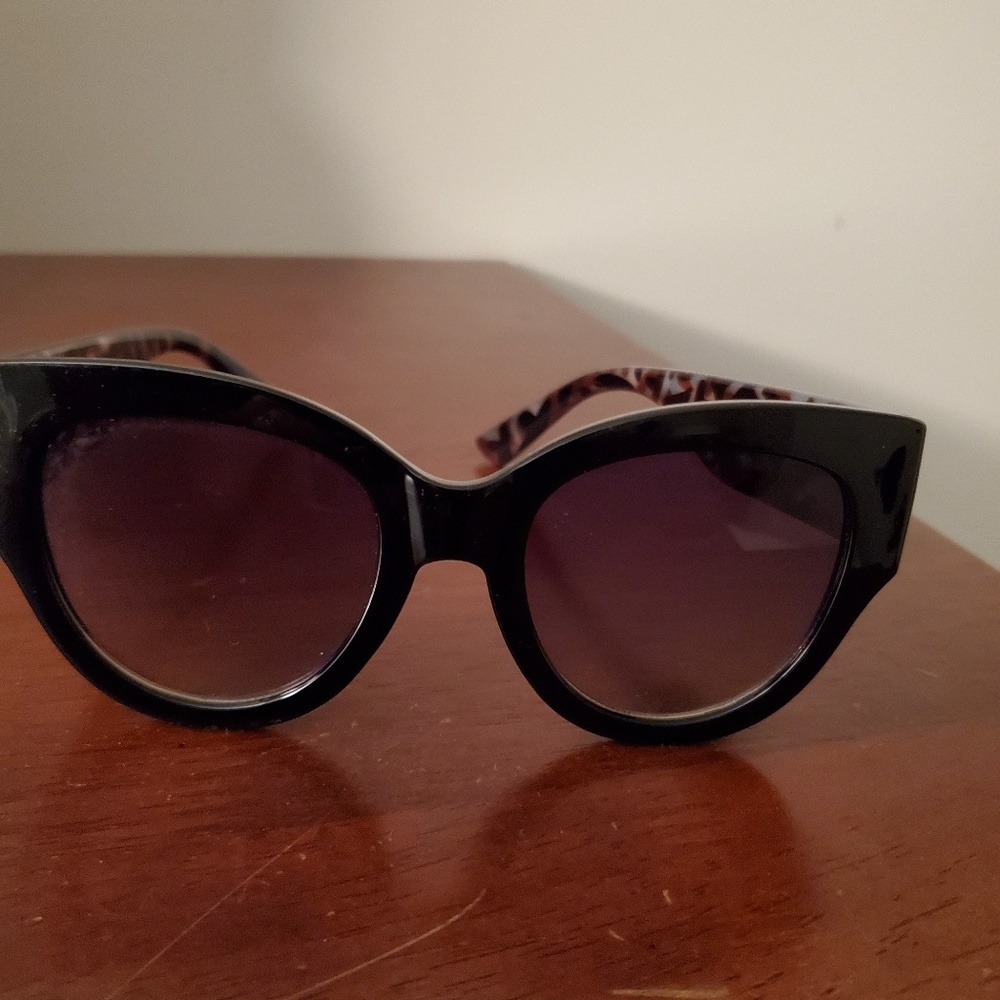 Large frame sunglasses